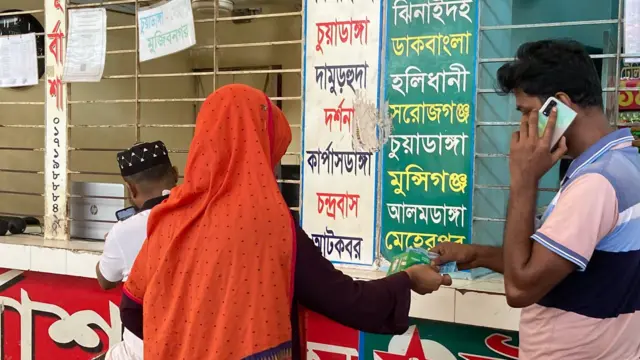 গাবতলী এলাকায় যাত্রী খুব একটা দেখা যায়নি।