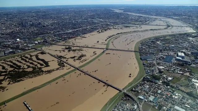 Rio Arakawa inundado