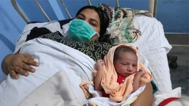 जयपूरमधील एका खासगी रुग्णालयात सोमवारी झिका विषाणुचा संसर्ग झालेल्या एका महिलेने आपल्या चौथ्या बाळाला जन्म दिला आहे.
