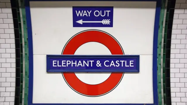 Cartel de la estación de Elephant and Castle