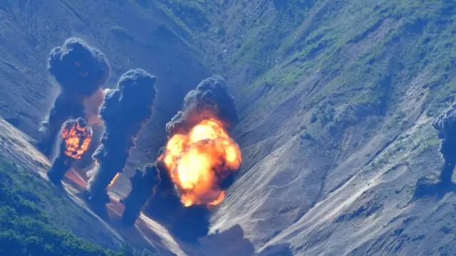 美韩联合军演模拟轰炸地面目标