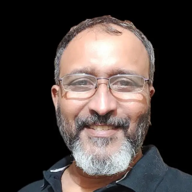 "மூன்று யானைகளையும் விழுப்புரம் மாவட்டத்தில் உள்ள மரக்காணத்தில் ஓர் இடத்தைத் தேர்வு செய்து அங்கு தன்னார்வ தொண்டு நிறுவனம் வளர்க்கத் தொடங்கியது" எனக் கூறுகிறார், சமூக ஆர்வலர் முரளிதரன். 