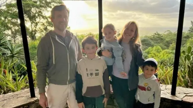 મેકરિના રોડ્રિગ્ઝ તેમનાં પરિવાર સાથે