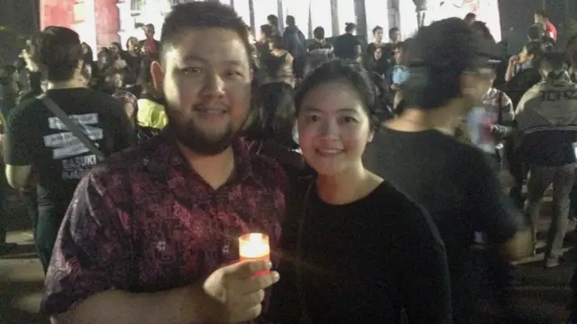 Ines dan pasangannya, James, merasa tak bisa lagi diam.