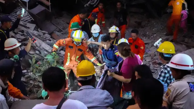 کمبود شدید کمک‌های اولیه در میانمار و تقاضای توقف درگیری‌های نظامی در مناطق زلزله‌زده