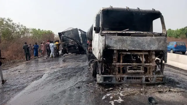 Aworan tanka agbepo ati tirela to n jona