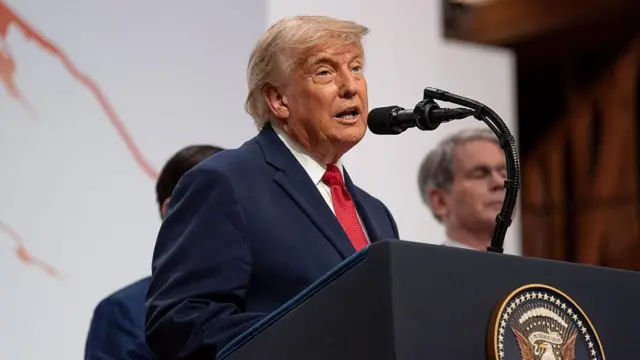 Donald Trump em coletiva de imprensa.