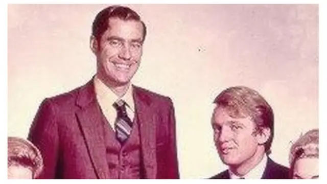 Donald Trump (midig) iyo walaalkiis Fred