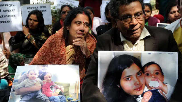 নাতি-নাতনিকে ফিরে পাওয়ার দাবিতে দিল্লিতে সাগরিকার বাবা-মায়ের ধরনা