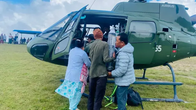 हेलिकप्टरबाट सुत्केरी र नवजात शिशुको उद्धार