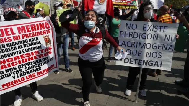 Mulheres protestam no Peru