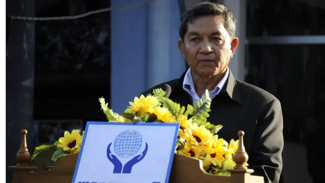 พล.อ.สนธิ บุญยรัตกลิน อดีตผู้บัญชาการทหารบก (ผบ.ทบ.)