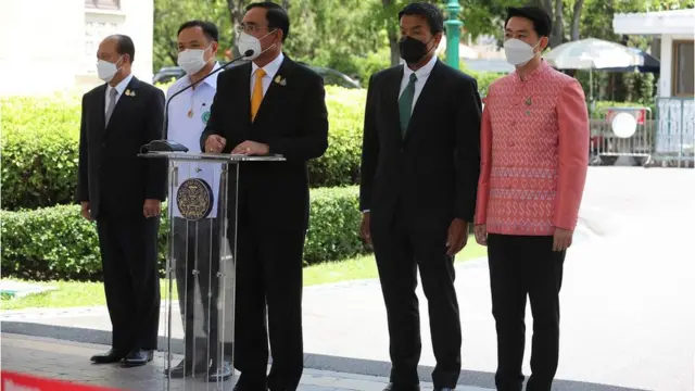 นายกฯ นำทีมแถลงผลประชุม ศบค. แต่ไม่ได้พูดถึงรายละเอียดใด ๆ