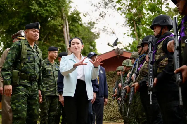 ဇွန် ၂၀ ရက်နေ့လယ်ပိုင်းက ထိုင်း - ကမ္ဘောဒီးယားနယ်စပ် အူဘုန်ရတ်ချာဌာနီမြို့က အမှတ် ၂ တပ်နယ်မြေကွပ်ကဲမှုဌာနကို ထိုင်းဝန်ကြီးချုပ်သွား‌ရောက်