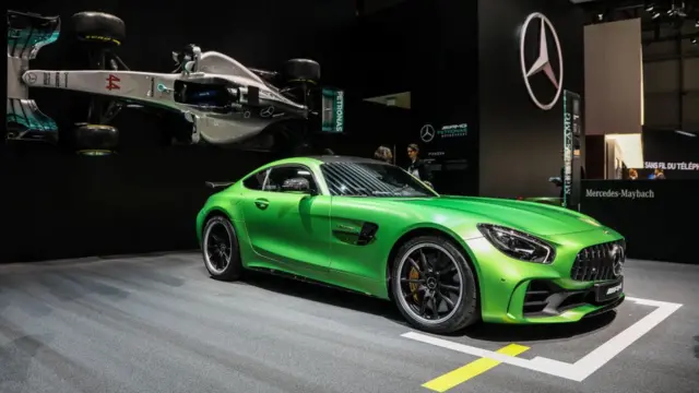 رقابت مستقیم مرسدس-بنز و پورشه با مدل مرسدس-ای‌ام‌جی جی‌تی در سال ۲۰۱۴ آغاز شد