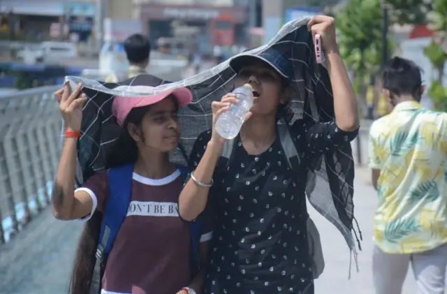 cabbitaanka biyaha xad dhafka ah.