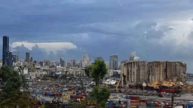 جانب من آثار الانفجار