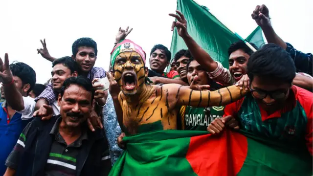 বাংলাদেশ প্রথম বিশ্বকাপ ক্রিকেট খেলে ১৯৯৯ সালে