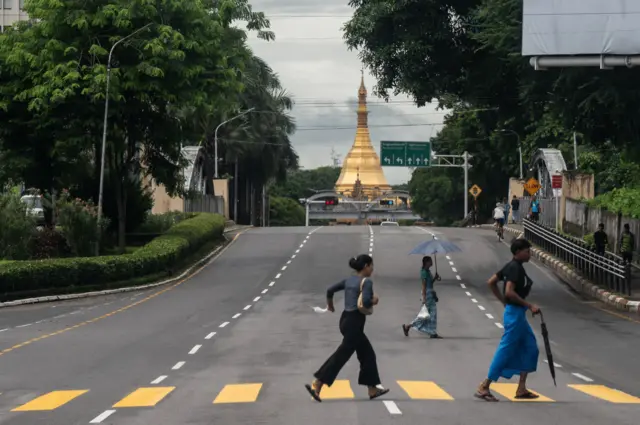 လူငယ် ၁၀ ဦးမှာ ၄ ဦးက မလုံခြုံမှုတွေ ခံစားနေကြရပါတယ်
