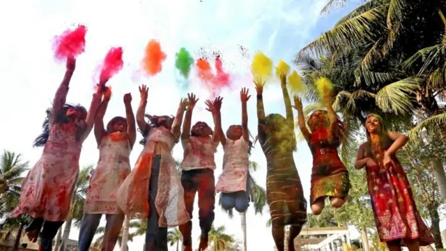 ਹੋਲੀ ਖੇਡਣ 