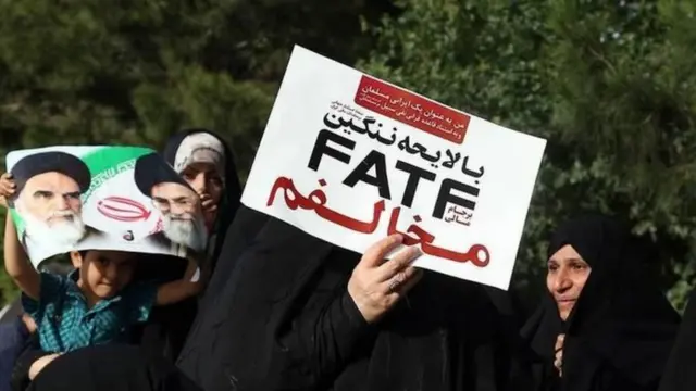 مخالفان گروه ویژه اقدام مالی در ایران می‌گویند که پیوستن ایران به این کنوانسیون‌ها باعث افزایش فشار غرب برای قطع حمایت مالی و نظامی ایران از نیروهای نیابتی این کشور در منطقه است 