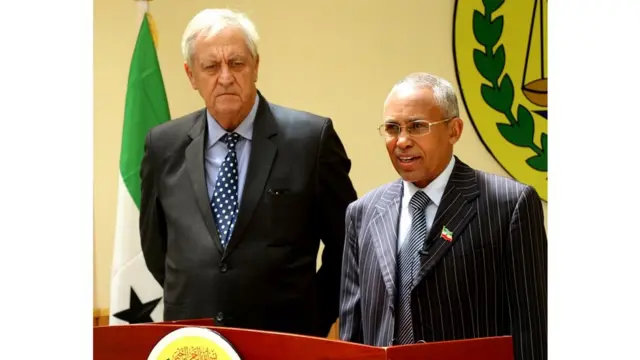 Dr; sacad Cali shire iyo Niholas Haysom