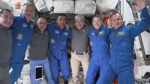 رواد فضاء من جنسيات مختلفة في محطة الفضاء الدولية.