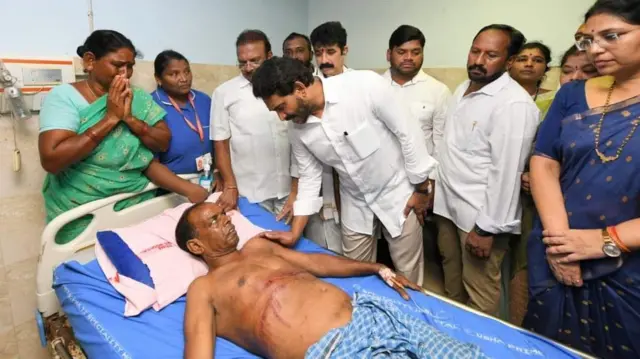 బాధితుడికి జగన్ పరామర్శ 