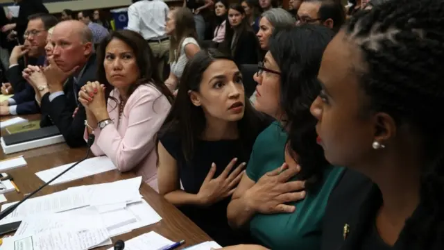 Александрия Оказио-Кортес (слева), Рашида Тлаиб (в центре) и Айанна Прессли