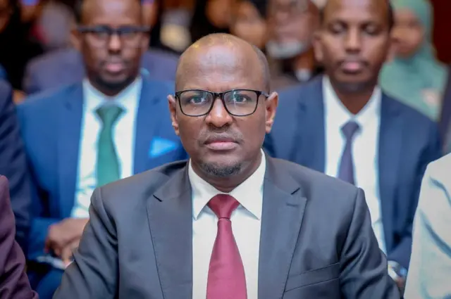 Wasiirka Batroolka iyo Macdanta ee dowladda Federaalka , Daahir Shire Maxamad