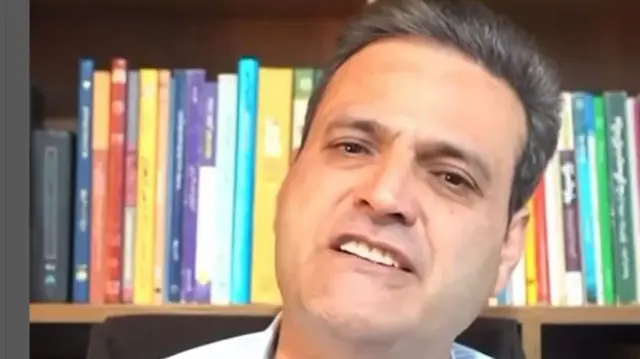 اسکرین شات از سخنرانی عبدالله مومنی در همایش مجازی