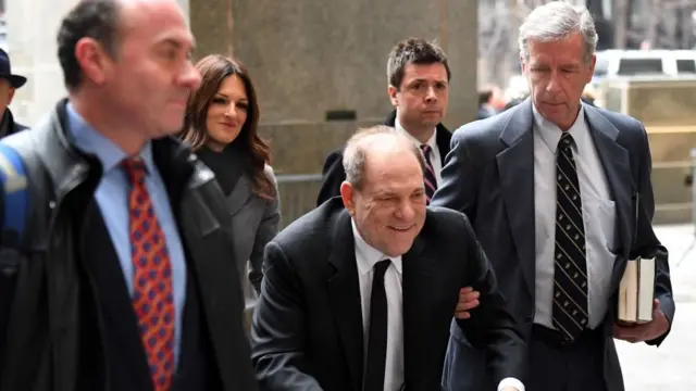 কারাগারে বন্দী হার্ভে ওয়েনস্টেইনও করোনাভাইরাসে আক্রান্ত হয়েছেন।