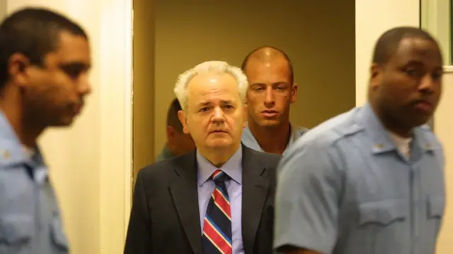 Слободан Милошевич на слушаниях в МТБЮ