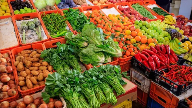 ફળો અને શાકભાજી પર જંતુનાશકોના અવશેષો રહી જાય છે