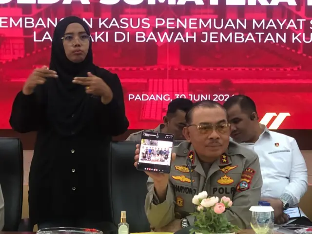 Kapolda Sumatra Barat, Irjen Suharyono, dalam jumpa pers pada akhir Juni lalu menjelaskan penyebab kematian bocah 13 tahun Afif Maulana.