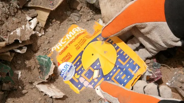 В 1983 году компания Atari захоронила сотни тысяч игровых картриджей недалеко от города Аламогордо в штате Нью-Мексико. 30 лет спустя их откопали