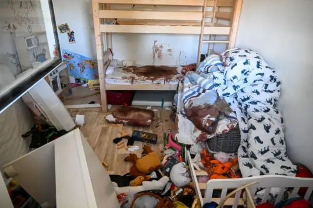 A l'intérieur d'une maison saccagée