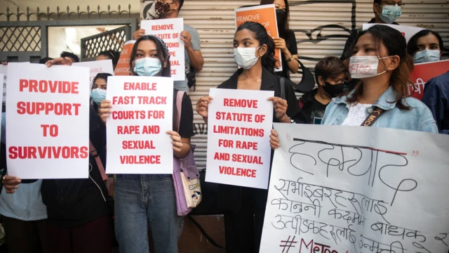 हदम्यादविरुद्ध प्रदर्शन।