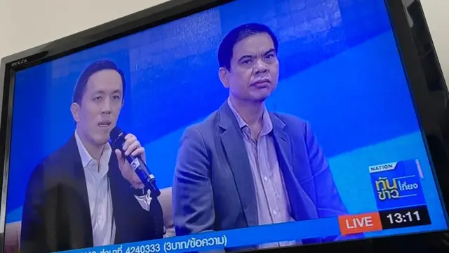 นายฉาย บุนนาค (ซ้าย)