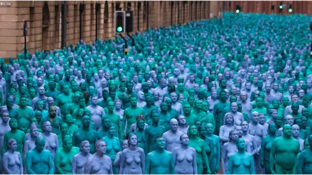 Obraonabet futebol virtualSpencer Tunick quis representar água e conscientizar sobre aumento no nível dos oceanos por causa do aquecimento global.