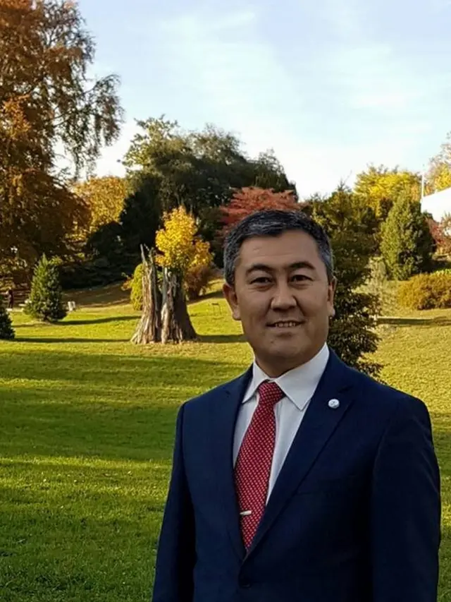 Кеңешбек Сайназаров, берүү тармагындагы адис