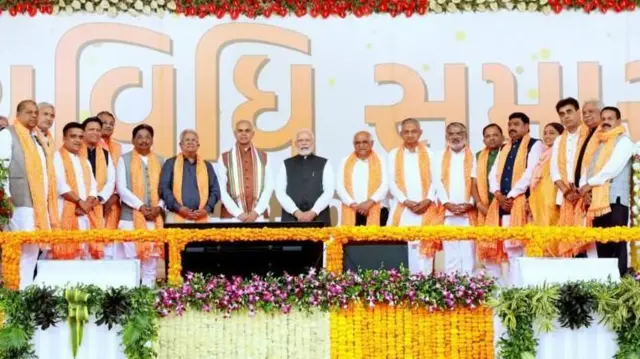 గుజరాత్, క్యాబినెట్ రాజీనామా, మంత్రివర్గం రాజీనామా, బీజేపీ