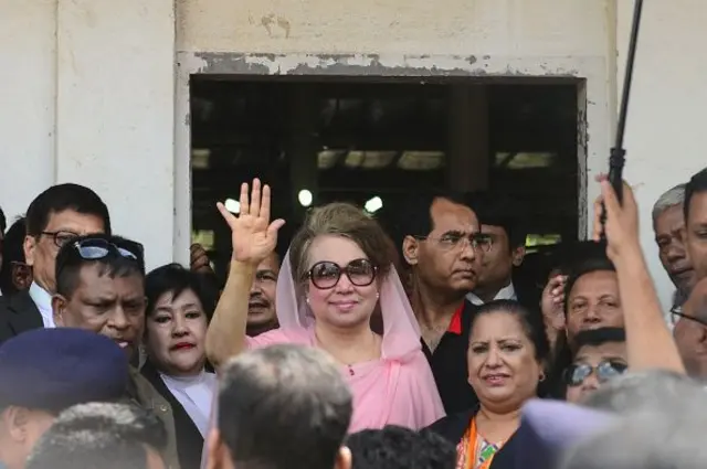 দুর্নীতির মামলা লড়তে আদালতে আসতে হতো খালেদা জিয়াকে