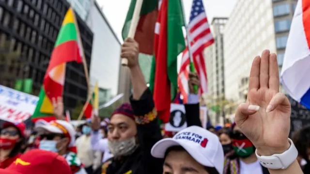 မြန်မာနိုင်ငံသားတွေ အတွက်ပေးထားတဲ့ ယာယီအကာအကွယ်ပေးမှု (TPS) ကို အမေရိကန်ရဲ့ အမိမြေလုံခြုံရေးဝန်ကြီးဌာန(DHS) ကို ၂၀၂၅ နိုဝင်ဘာမှာ ရုပ်သိမ်းခဲ့ပါတယ်