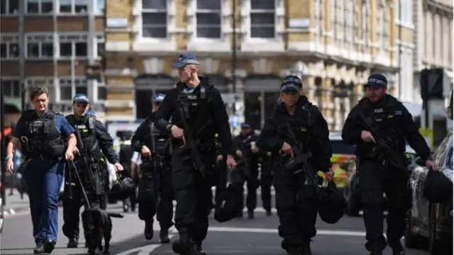 Policiais na cena do ataquewww casadeaposta com brLondres