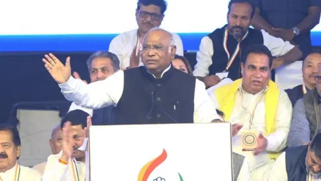 કૉંગ્રેસ અધ્યક્ષ મલ્લિકાર્જુન ખડગે નાગપુર રેલીને સંબોધિત કરી રહ્યા છે