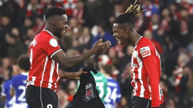 ایناکی (چپ) و نیکو (راست) ویلیامز در دیدار برگشت نیمه نهایی کوپا دل ری، مقابل اتلتیکو مادرید گل زدند و به یکدیگر پاس گل دادند