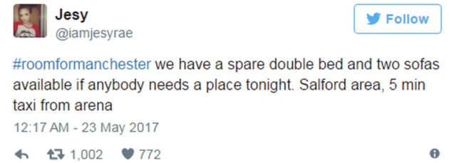 "Bu akşam kalacak bir yere ihtiyacı olan varsa iki kişilik boş bir yatağımız ve iki kanepemiz var. Salford bölgesinde, stada taksiyle 5 dakika uzaklıkta"