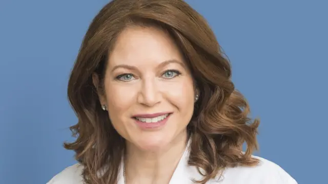 미국의 힐랄-캄포 박사는 생체 공학 눈의 가격이 크게 낮아져야 한다고 말한다