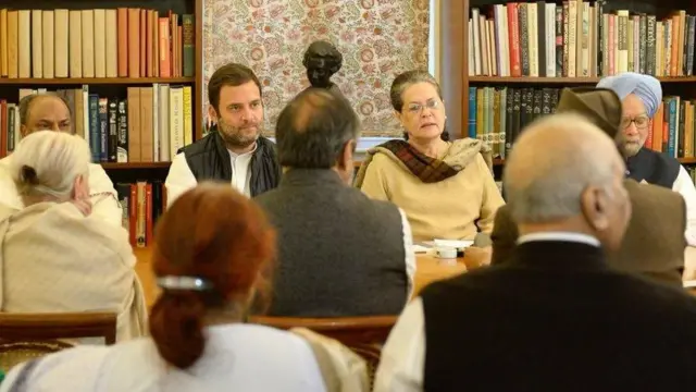 తెలంగాణ బిల్లుకు కేంద్ర మంత్రివర్గం ఆమోదముద్ర వేసింది.